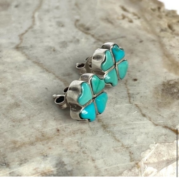 Sterling Silver 925 Dainty Turquoise Inlay Four Leaf Clover Flower Stud Earrings - Picture 8 of 15